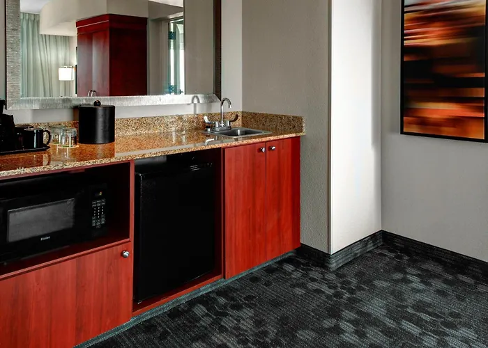 Courtyard By Marriott Anniston Oxford
