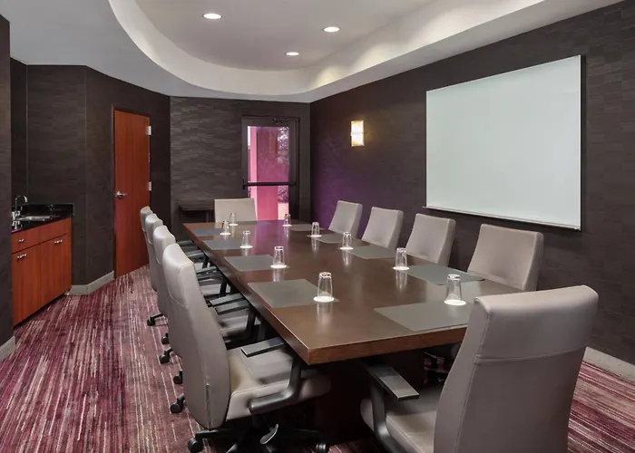 Courtyard By Marriott Anniston Oxford