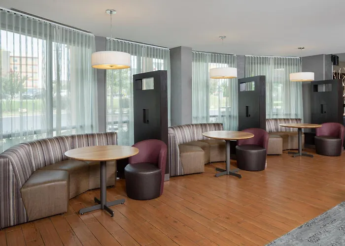 Courtyard By Marriott Anniston Oxford