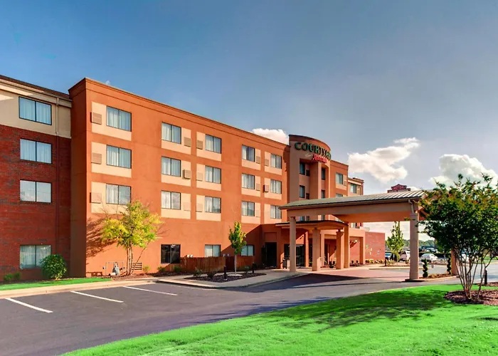 Courtyard By Marriott Anniston Oxford