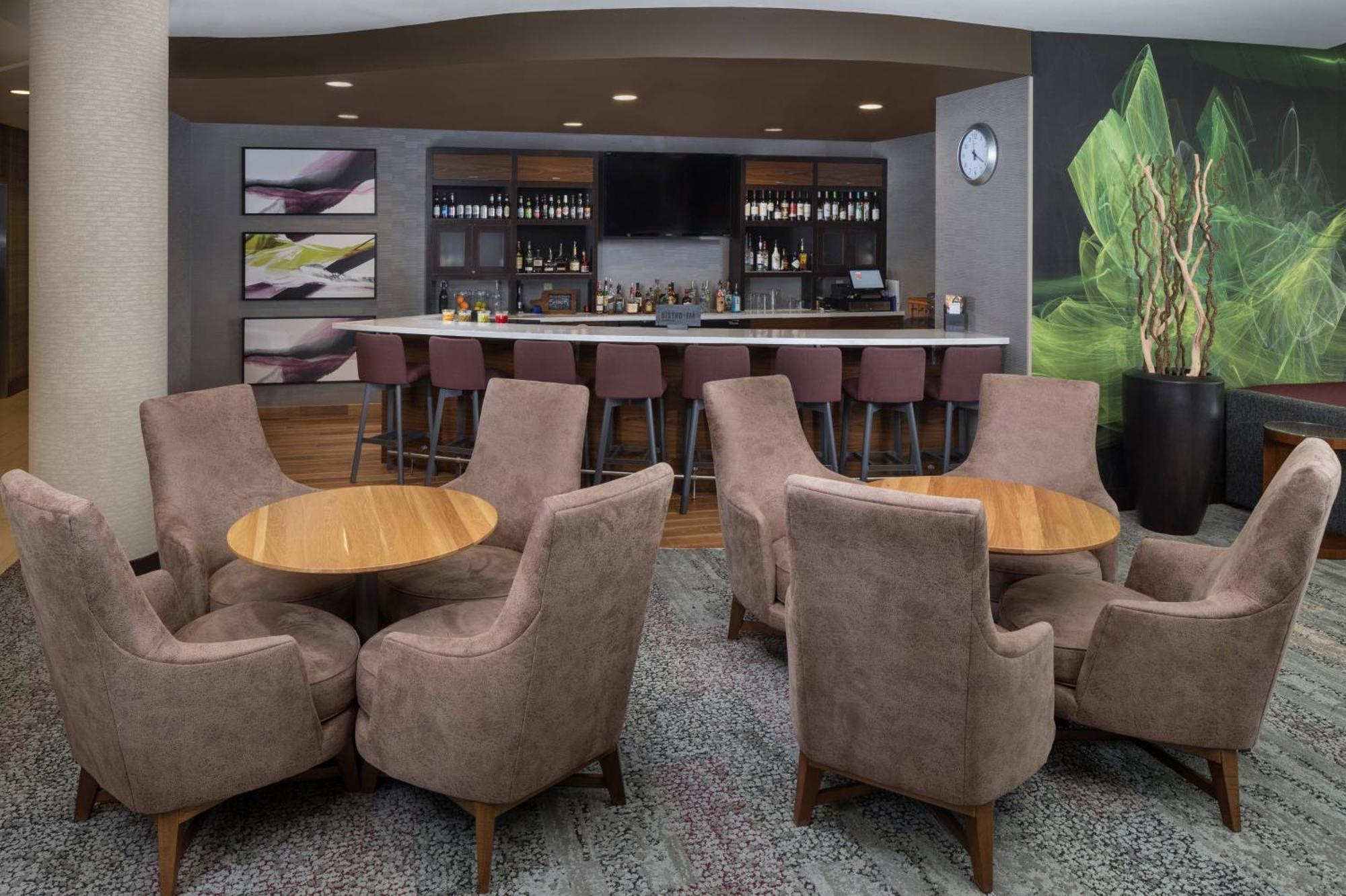 Courtyard By Marriott Anniston Hotel 3*