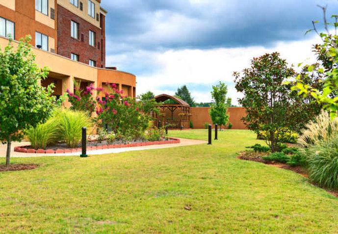 Courtyard By Marriott Anniston 3*