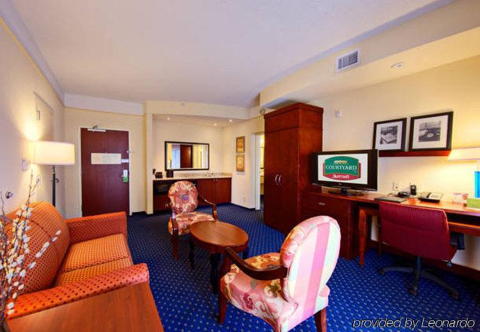 Courtyard By Marriott Anniston Oxford