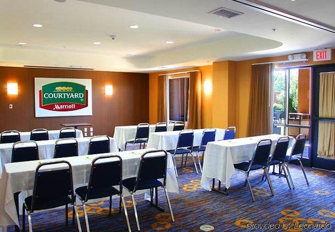 Courtyard By Marriott Anniston Hotel 3*